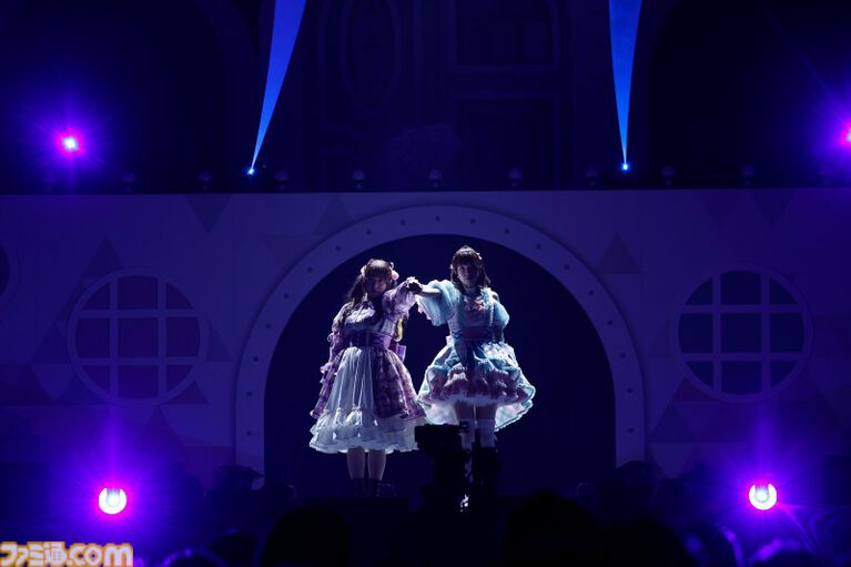 『アイマス ミリオンライブ!』14thライブDAY1エミリー&まつり主演公演リポート。MCなしで32曲をノンストップで披露。それぞれのソロ新曲はもちろん、ふたりの新デュエット曲も!