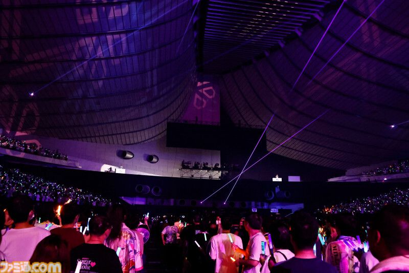 『アイマス ミリオンライブ！』14thライブDAY1エミリー＆まつり主演公演リポート。MCなしで32曲をノンストップで披露。それぞれのソロ新曲はもちろん、ふたりの新デュエット曲も！