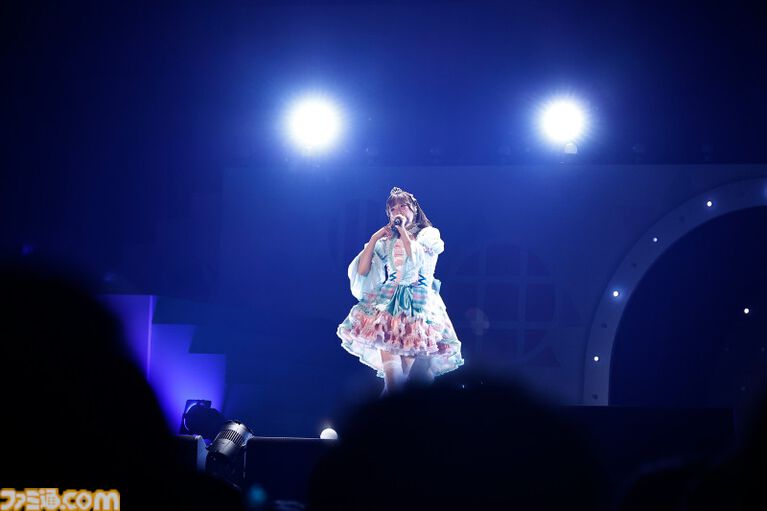 『アイマス ミリオンライブ!』14thライブDAY1エミリー&まつり主演公演リポート。MCなしで32曲をノンストップで披露。それぞれのソロ新曲はもちろん、ふたりの新デュエット曲も!