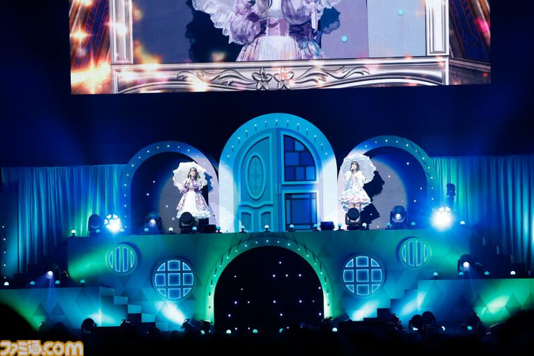 『アイマス ミリオンライブ!』14thライブDAY1エミリー&まつり主演公演リポート。MCなしで32曲をノンストップで披露。それぞれのソロ新曲はもちろん、ふたりの新デュエット曲も!
