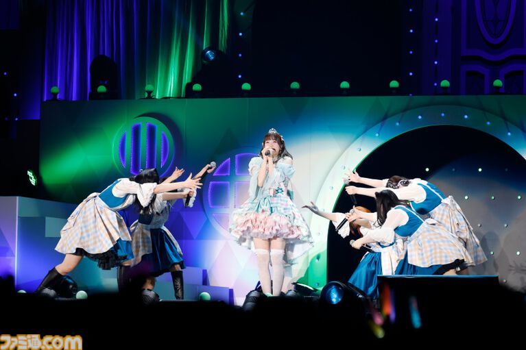 『アイマス ミリオンライブ!』14thライブDAY1エミリー&まつり主演公演リポート。MCなしで32曲をノンストップで披露。それぞれのソロ新曲はもちろん、ふたりの新デュエット曲も!