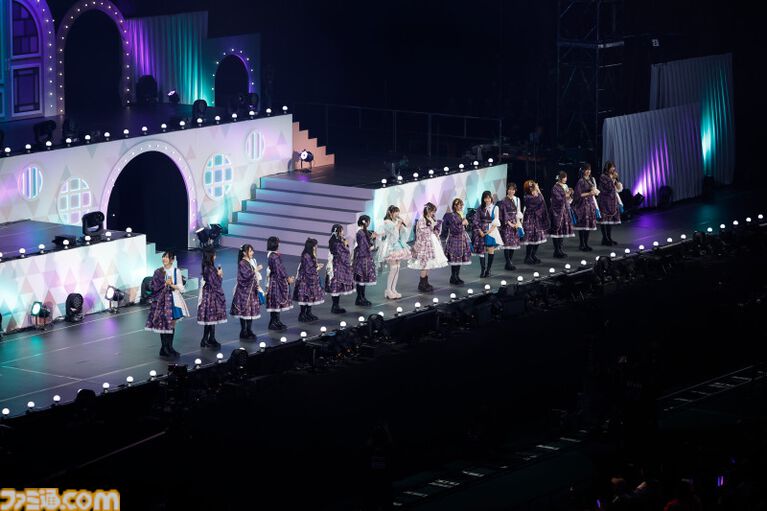 『アイマス ミリオンライブ!』14thライブDAY1エミリー&まつり主演公演リポート。MCなしで32曲をノンストップで披露。それぞれのソロ新曲はもちろん、ふたりの新デュエット曲も!