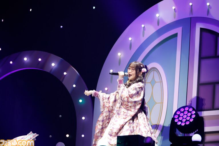 『アイマス ミリオンライブ!』14thライブDAY1エミリー&まつり主演公演リポート。MCなしで32曲をノンストップで披露。それぞれのソロ新曲はもちろん、ふたりの新デュエット曲も!