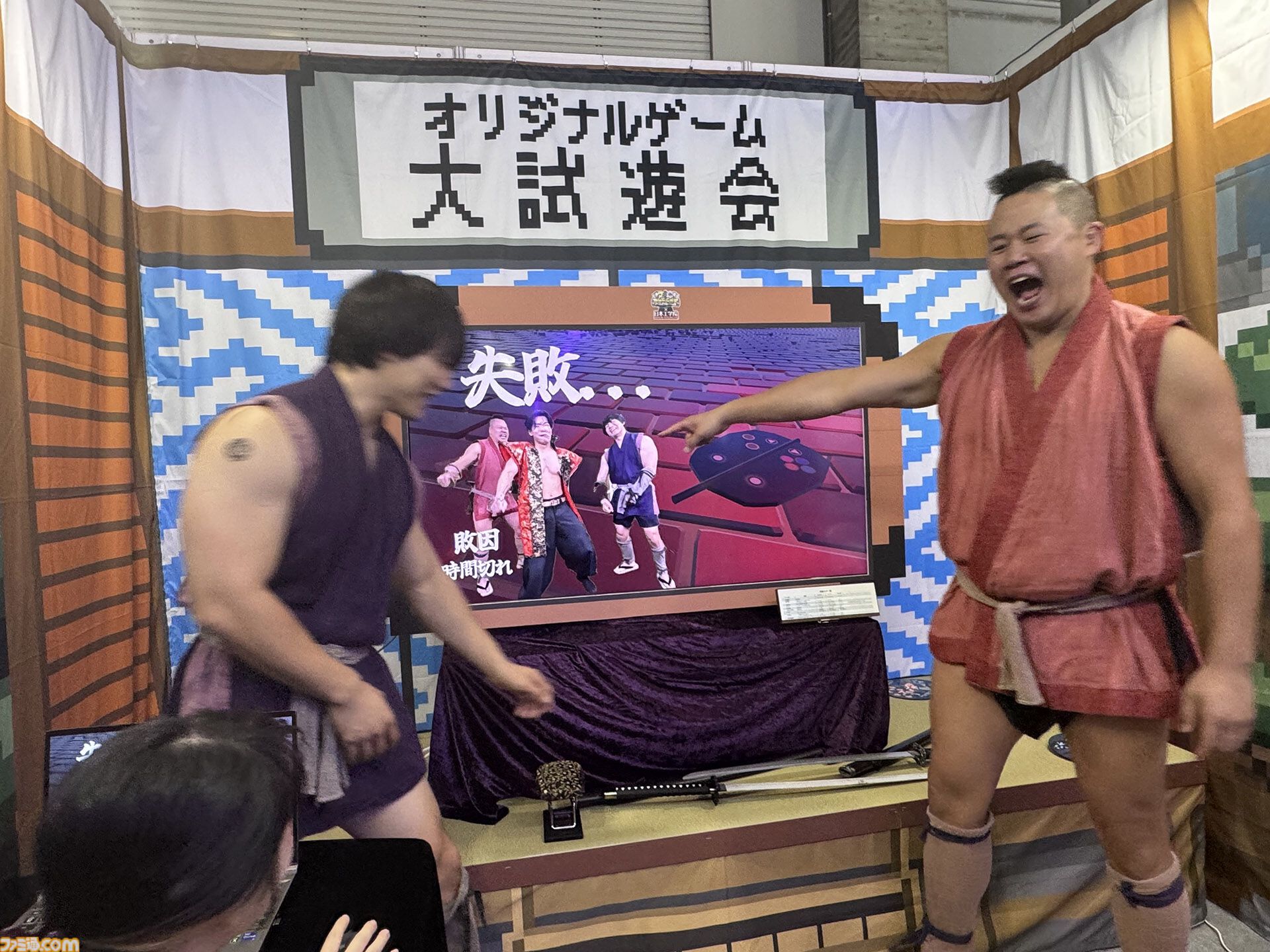 『野田クリの野望』ブースで、しんや＆青木マッチョら日替わりのマッチョ芸人がコラボゲームを生実況！ 失敗すると、“打ち首”の記念撮影に!?【TGS2026】