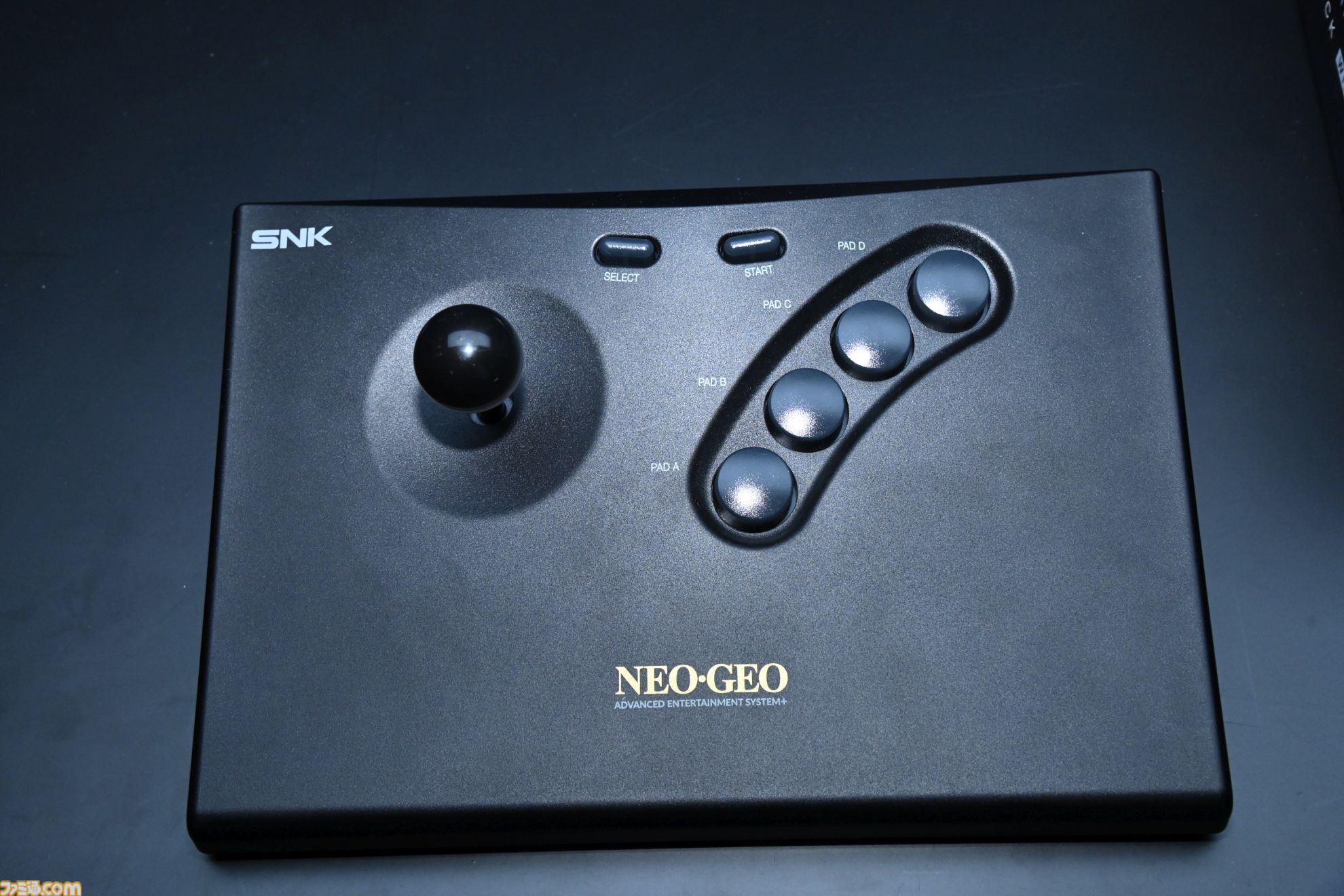 “NEOGEO AES+”で最新のNEOGEOを試遊。HDMI端子に対応し、過去のNEOGEOとの互換性もアリ。『サムスピ零SP』の修正も予定。開発陣の解説をお届け【TGS2026】