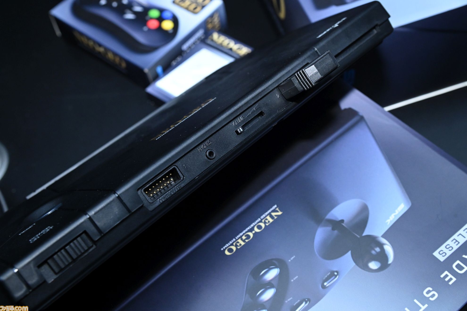 “NEOGEO AES+”で最新のNEOGEOを試遊。HDMI端子に対応し、過去のNEOGEOとの互換性もアリ。『サムスピ零SP』の修正も予定。開発陣の解説をお届け【TGS2026】