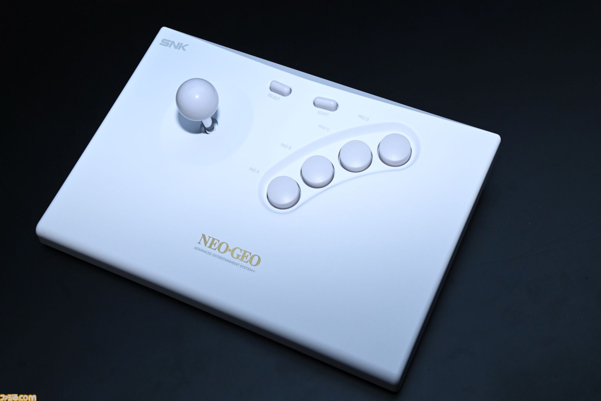 “NEOGEO AES+”で最新のNEOGEOを試遊。HDMI端子に対応し、過去のNEOGEOとの互換性もアリ。『サムスピ零SP』の修正も予定。開発陣の解説をお届け【TGS2026】