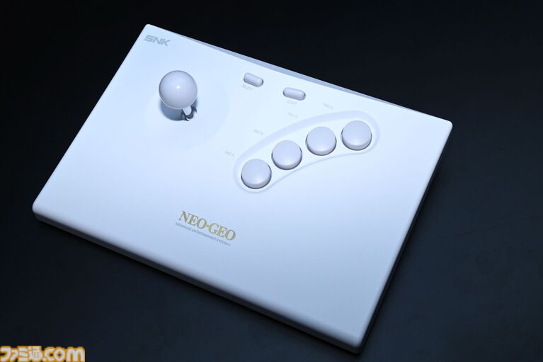 “NEOGEO AES+”で最新のNEOGEOを試遊。HDMI端子に対応し、過去のNEOGEOとの互換性もアリ。『サムスピ零SP』の修正も予定。開発陣の解説をお届け【TGS2026】