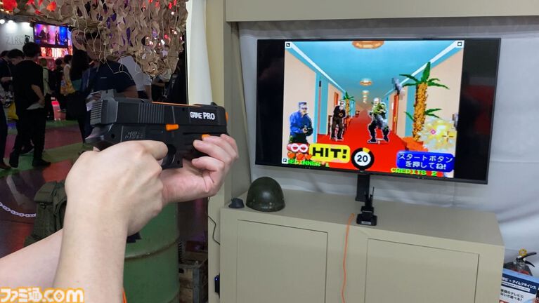 達成電器ブースの新型“G'AIM'E(ジーエイム)”の技術デモを試遊。LITEとPROの2種類で幅広い層に向けていく。汎用ガンコンの開発で令和のガンシューブーム到来が見えた【TGS2026】