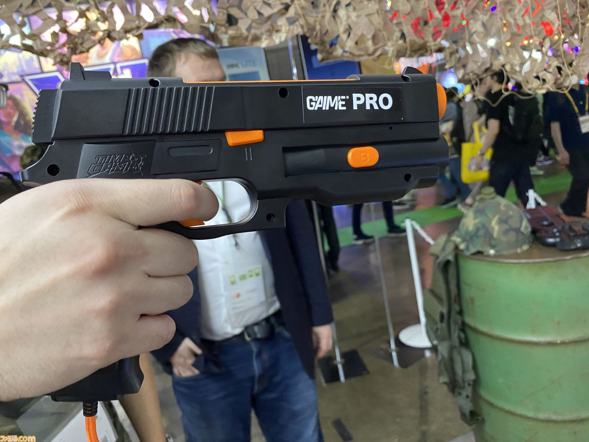 達成電器ブースの新型“G'AIM'E（ジーエイム）”の技術デモを試遊。LITEとPROの2種類で幅広い層に向けていく。汎用ガンコンの開発で令和のガンシューブーム到来が見えた【TGS2026】