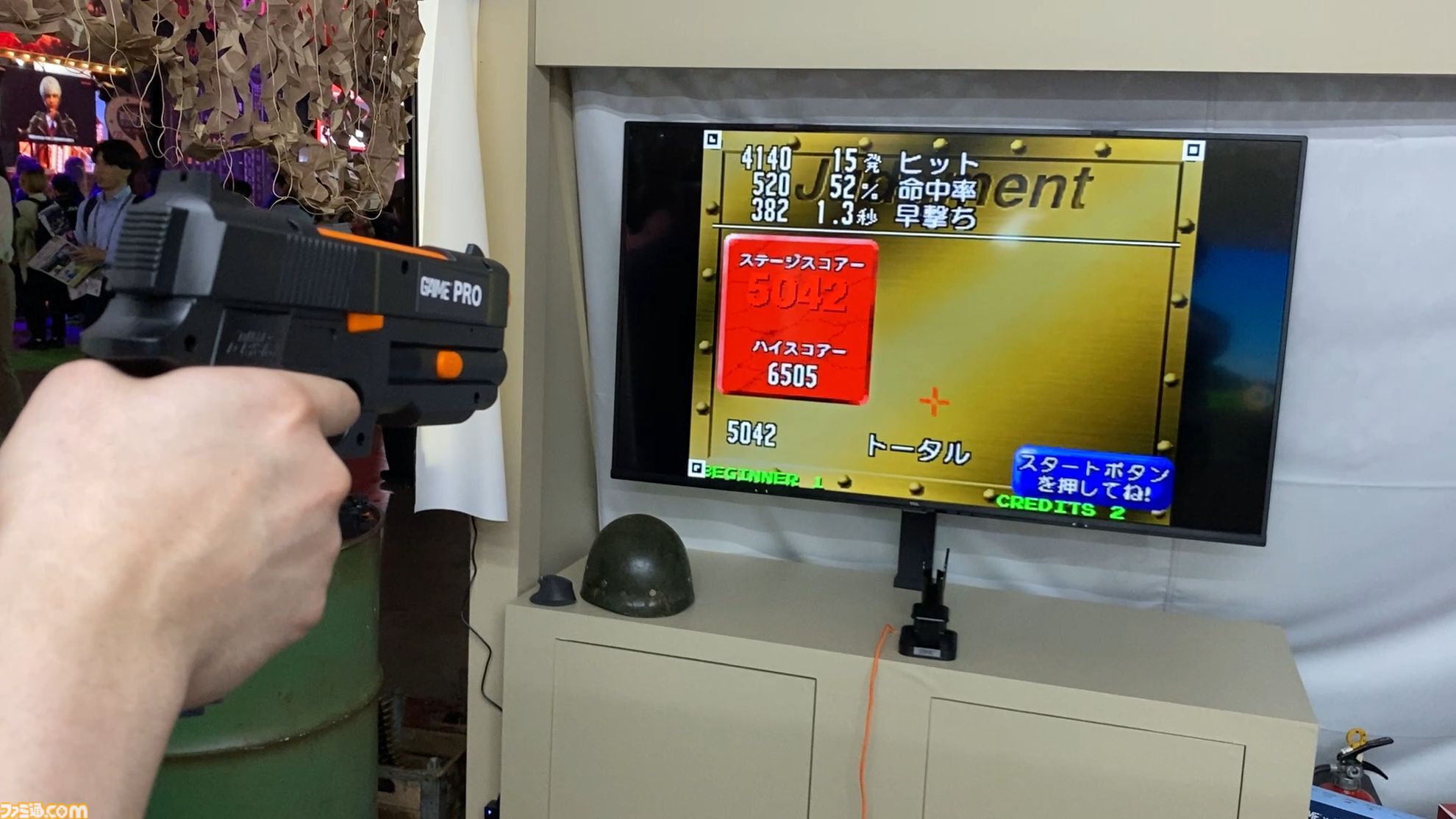 達成電器ブースの新型“G'AIM'E（ジーエイム）”の技術デモを試遊。LITEとPROの2種類で幅広い層に向けていく。汎用ガンコンの開発で令和のガンシューブーム到来が見えた【TGS2026】