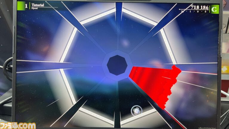 『Estella』試遊レビュー。マウスとキーボードで遊ぶ宇宙を舞台にした3Dリズムゲーム。八角形のレーンで行うダイナミックなゲームプレイが病みつきに【TGS2026】