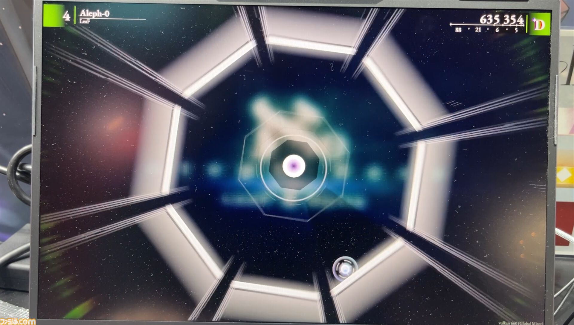 『Estella』試遊レビュー。マウスとキーボードで遊ぶ宇宙を舞台にした3Dリズムゲーム。八角形のレーンで行うダイナミックなゲームプレイが病みつきに【TGS2026】