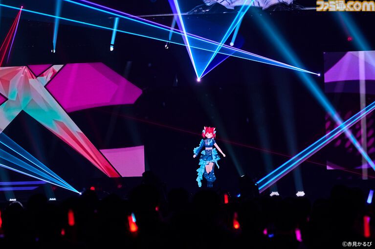 垣根超えすぎファッション×ライブ“X VORDER RUNWAY”リポート。春麗(スト6)、りせちー(ペルソナ4)、765プロ(アイマス)、B小町(【推しの子】)、人気VTuberやアーティストが勢ぞろい