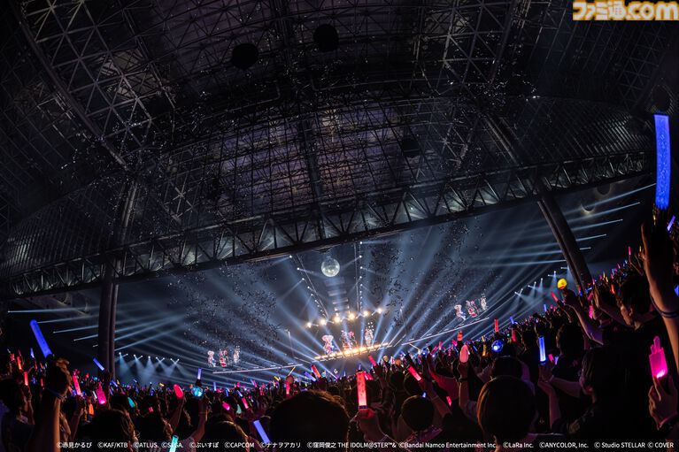 垣根超えすぎファッション×ライブ“X VORDER RUNWAY”リポート。春麗(スト6)、りせちー(ペルソナ4)、765プロ(アイマス)、B小町(【推しの子】)、人気VTuberやアーティストが勢ぞろい