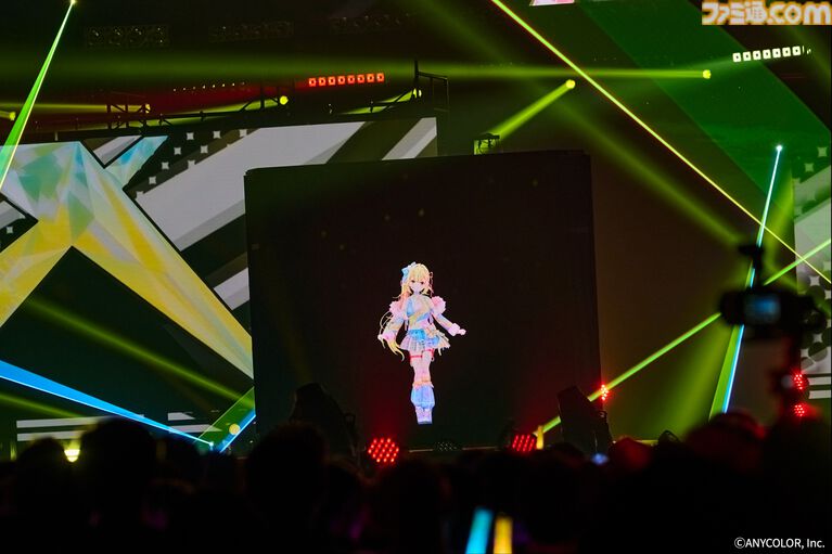 垣根超えすぎファッション×ライブ“X VORDER RUNWAY”リポート。春麗(スト6)、りせちー(ペルソナ4)、765プロ(アイマス)、B小町(【推しの子】)、人気VTuberやアーティストが勢ぞろい