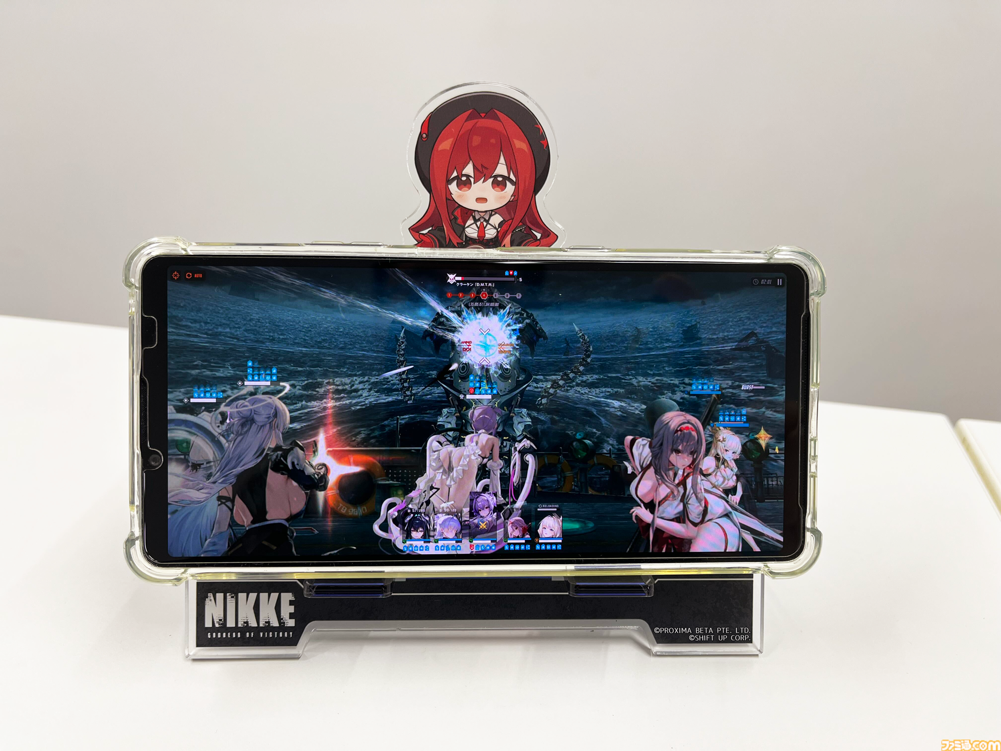 NIKKE』4周年特集号の“グッズ付き限定版”が予約受付開始。ニケに“見守