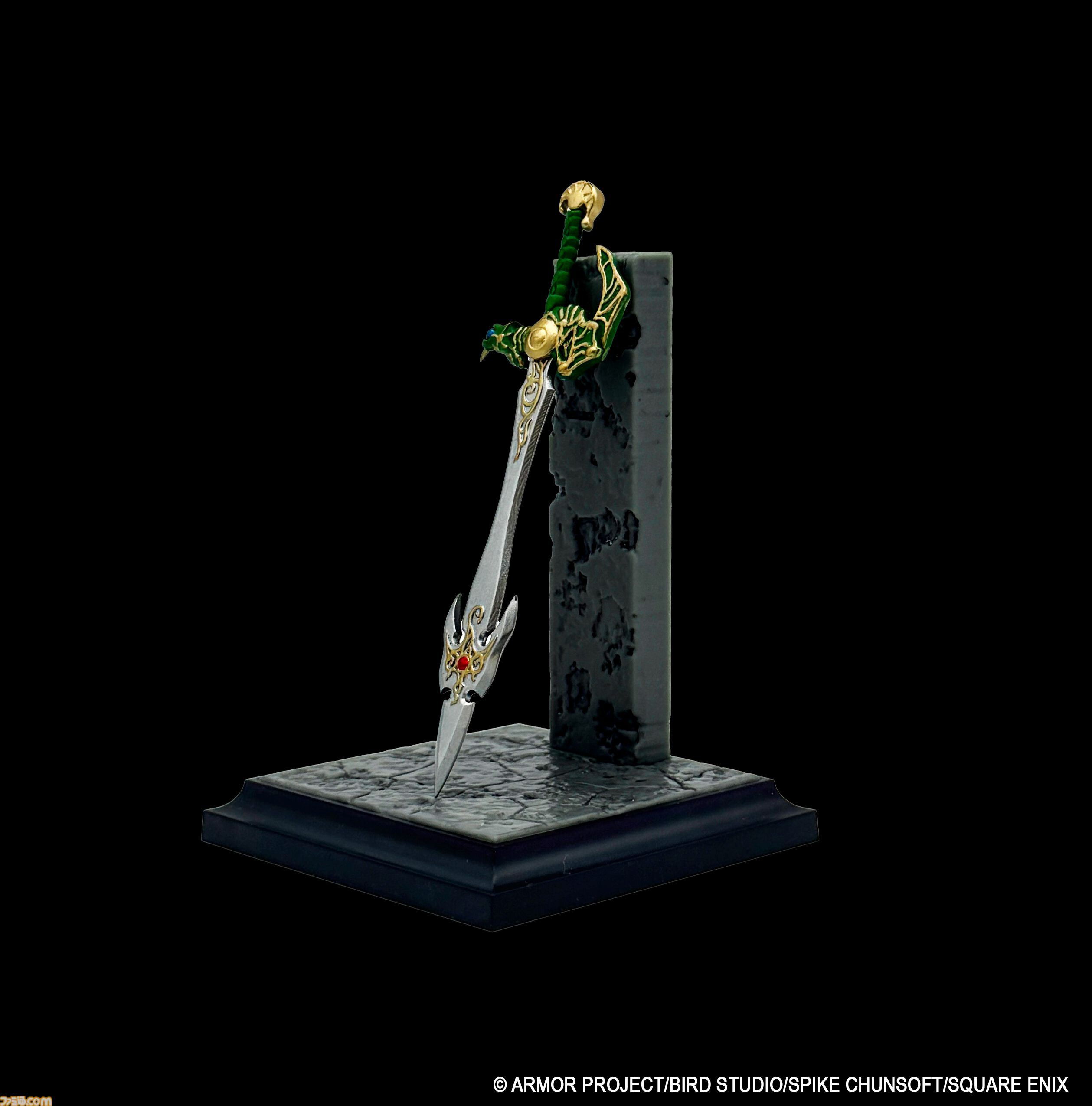 『ドラクエ』はやぶさの剣、てんくうの剣が1/12スケールフィギュアで登場。バトルアックスやグリンガムのむちもあるシブいラインアップは全6種、スクエニe-STOREで予約受付中