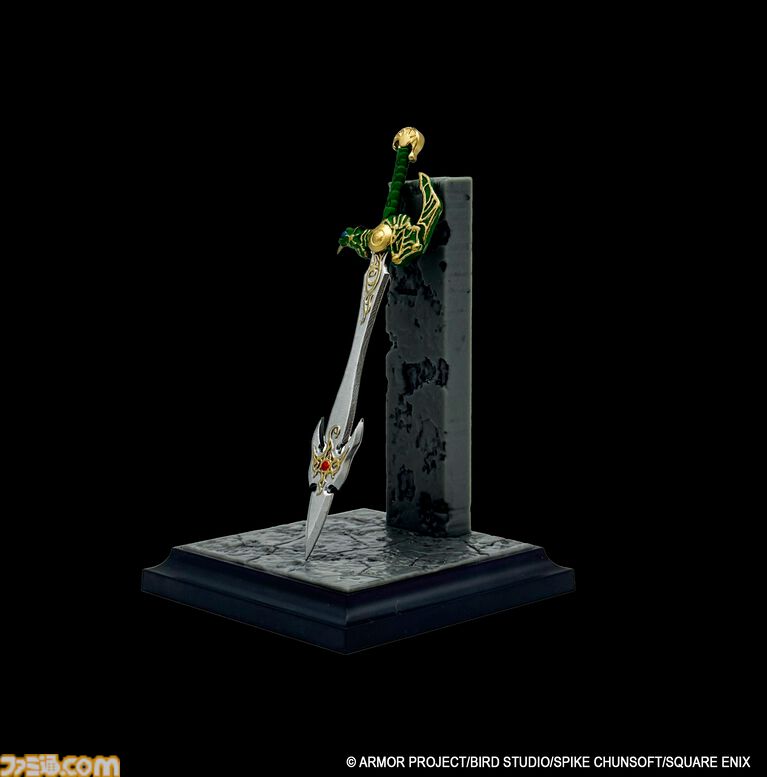 『ドラクエ』はやぶさの剣、てんくうの剣が1/12スケールフィギュアで登場。バトルアックスやグリンガムのむちもあるシブいラインアップは全6種、スクエニe-STOREで予約受付中
