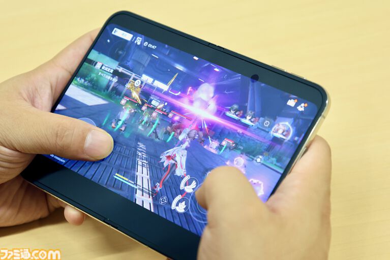 iPhone Duo先行レビュー。折り目の気にならなさに驚愕『雀魂』で捨て牌が見やすい! アプリの同時表示がすごく便利