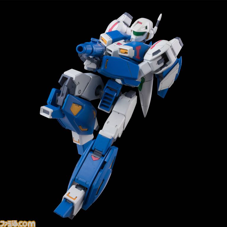 『フォーメーションZ』の自機・イクスペルがプラモデルで登場。『スパロボ』寺田貴信がプロデュース、『ガンダム』海老川兼武がデザインをリファイン