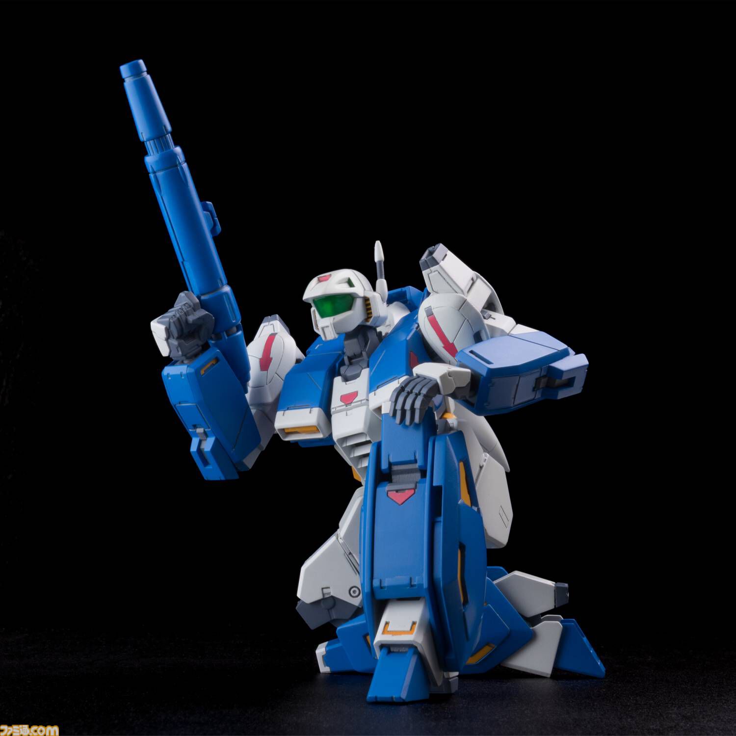 『フォーメーションZ』の自機・イクスペルがプラモデルで登場。『スパロボ』寺田貴信がプロデュース、『ガンダム』海老川兼武がデザインをリファイン