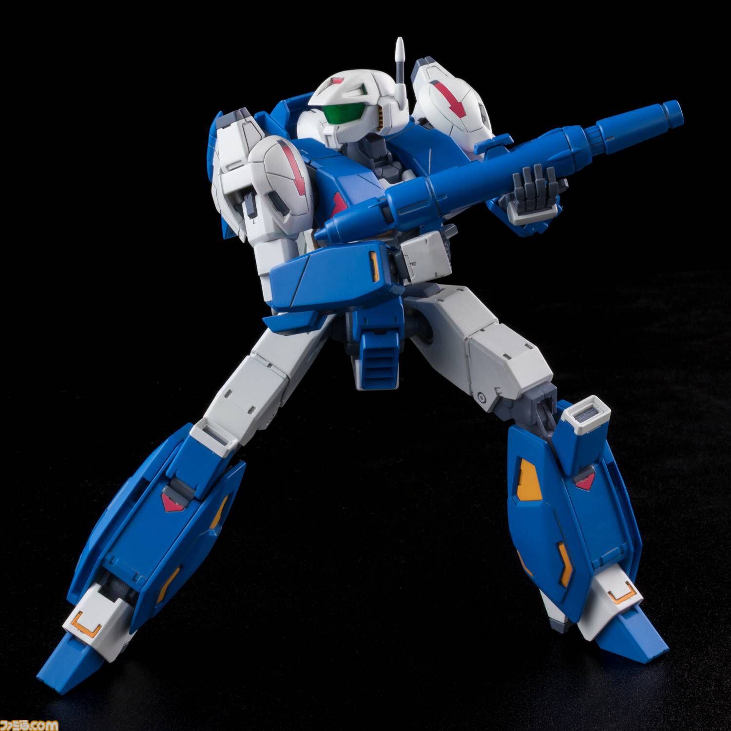 『フォーメーションZ』の自機・イクスペルがプラモデルで登場。『スパロボ』寺田貴信がプロデュース、『ガンダム』海老川兼武がデザインをリファイン