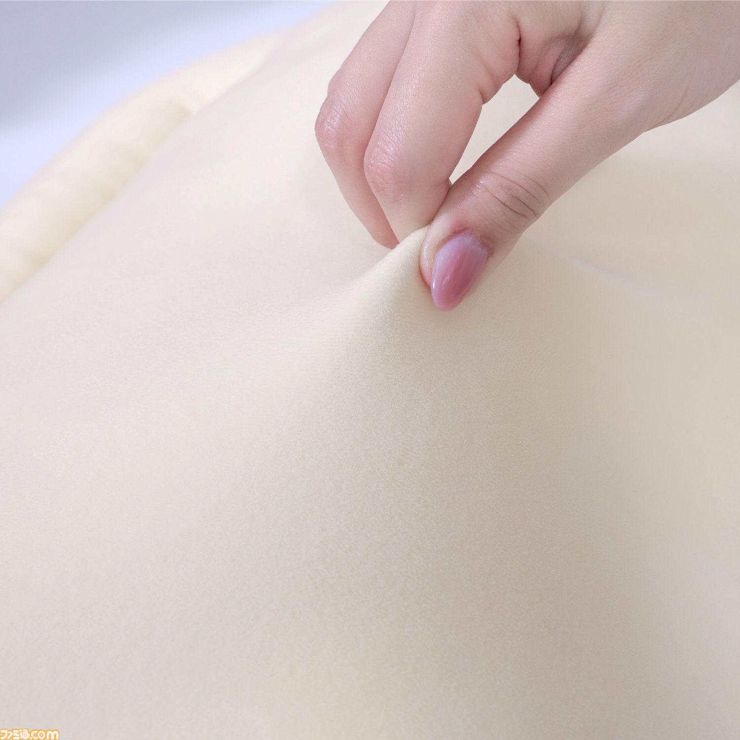 “推し抱き枕”の女性バージョンが発売。立体バスト＆くびれのメリハリボディで着せ替え可能。推しに合わせて2サイズが選べる
