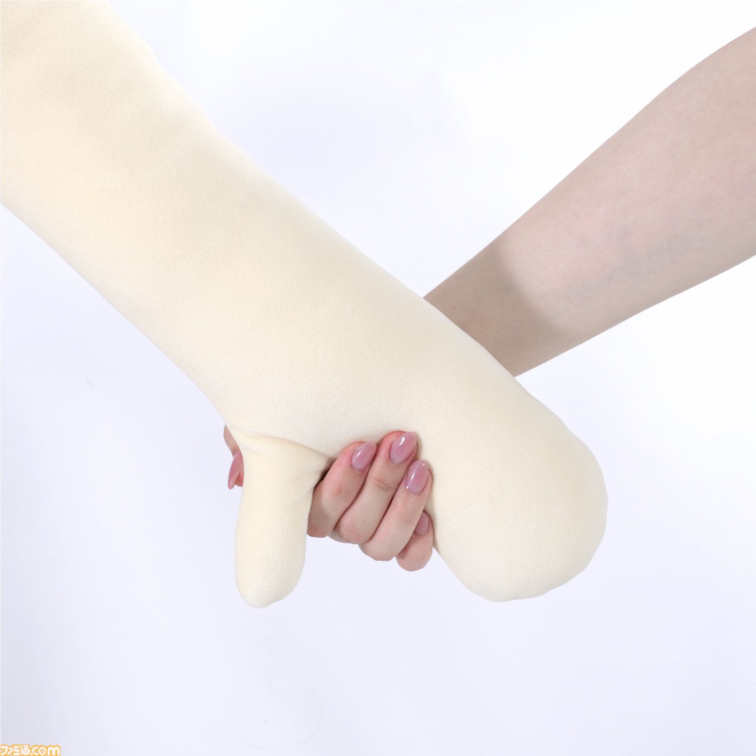 “推し抱き枕”の女性バージョンが発売。立体バスト＆くびれのメリハリボディで着せ替え可能。推しに合わせて2サイズが選べる