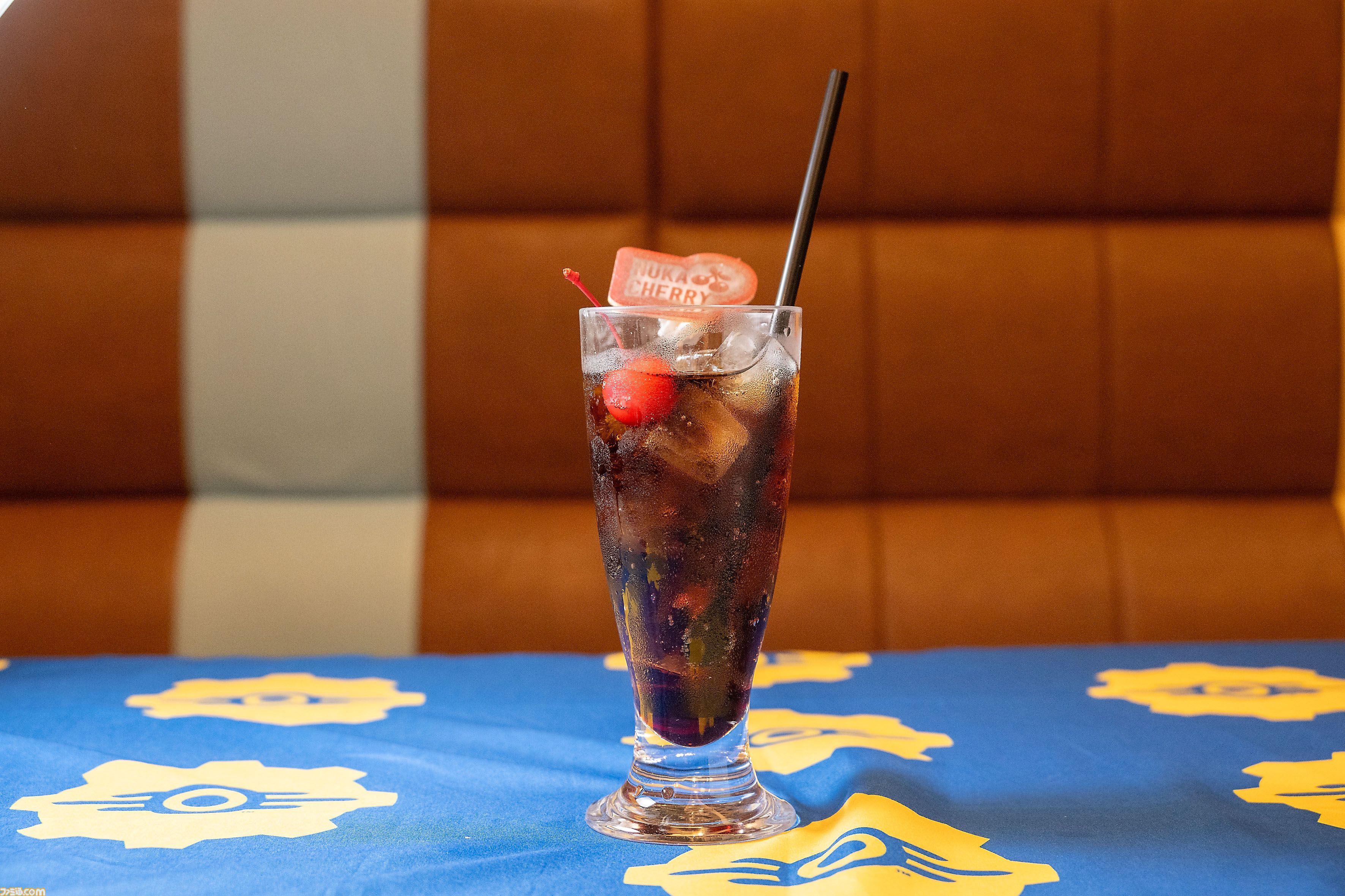 『Fallout』東京コラボカフェの店内装飾公開。『Fallout 4』ダイアモンドシティ大型パノラマタペストリーや等身大タカハシパネルを設置