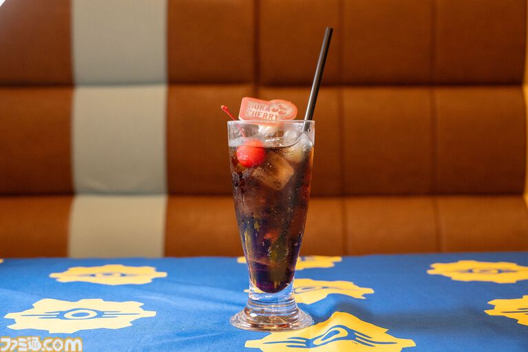 『Fallout』東京コラボカフェの店内装飾公開。『Fallout 4』ダイアモンドシティ大型パノラマタペストリーや等身大タカハシパネルを設置