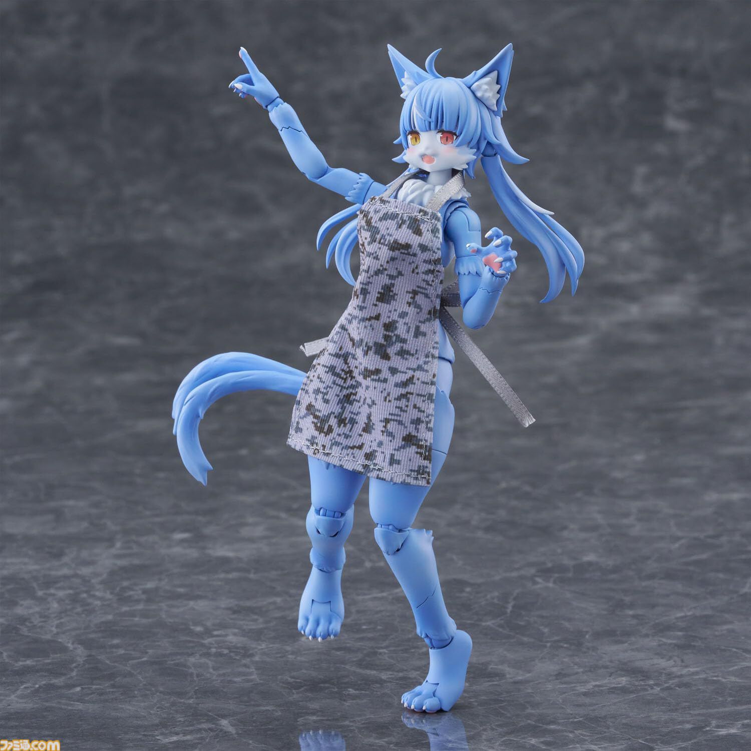 おまねこくんのプラモデルがけもプラシリーズに登場。広い可動域で多彩なポーズを実現。ミリタリー柄のエプロンでかわいらしさがさらにアップ。12月発売