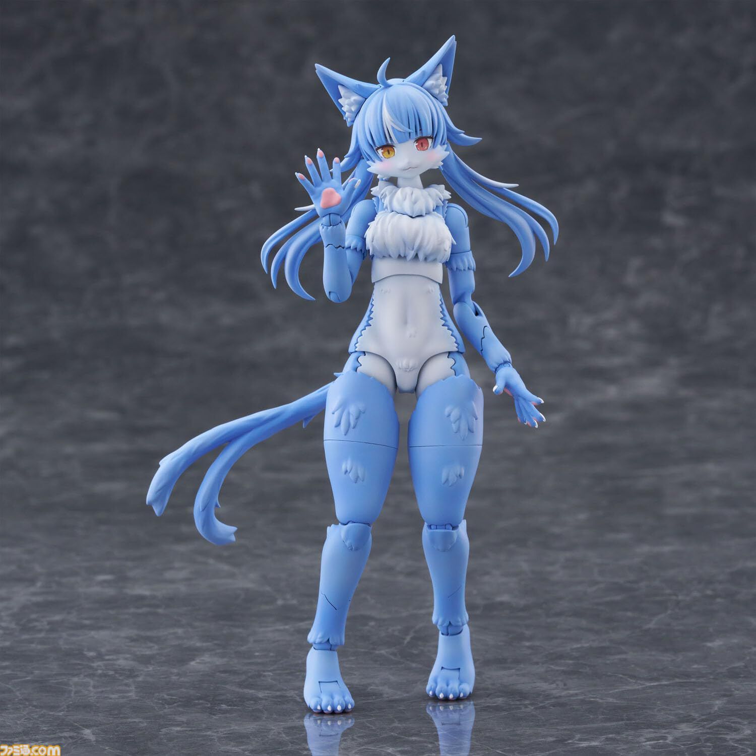 おまねこくんのプラモデルがけもプラシリーズに登場。広い可動域で多彩なポーズを実現。ミリタリー柄のエプロンでかわいらしさがさらにアップ。12月発売