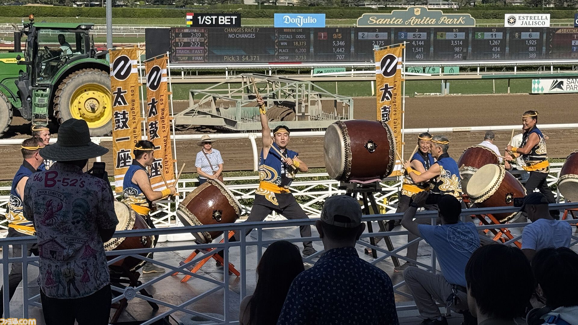 『ウマ娘』LAライブ中止も現地ファンの熱狂は止まらず。サンタアニタ競馬場にトレーナーたちが集結、3組のプロポーズも【現地レポ】