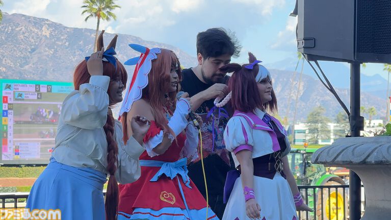 『ウマ娘』LAライブ中止も現地ファンの熱狂は止まらず。サンタアニタ競馬場にトレーナーたちが集結、3組のプロポーズも【現地レポ】