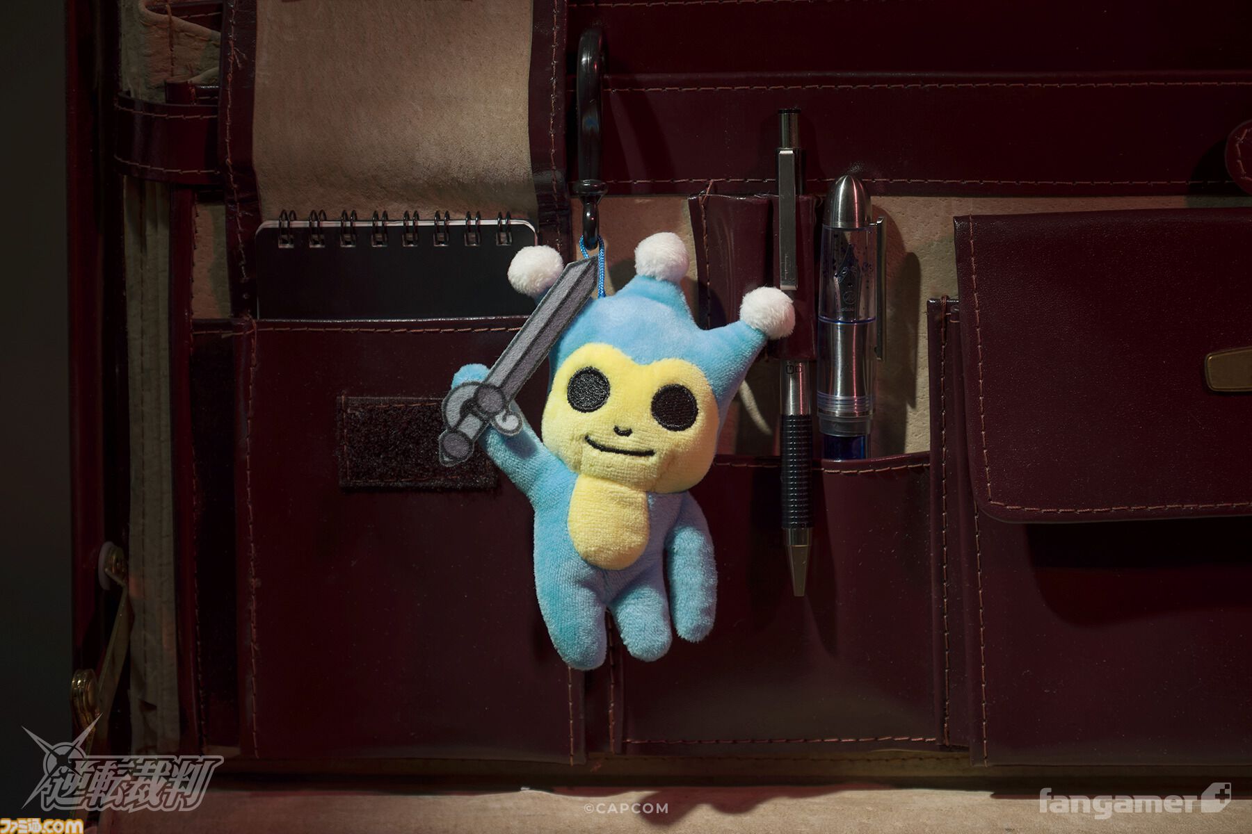 『逆転裁判』プロトタイホくんがぬいぐるみキーホルダーに。トノサマンぬい、サイコ・ロックのネックレスなど新グッズ発表
