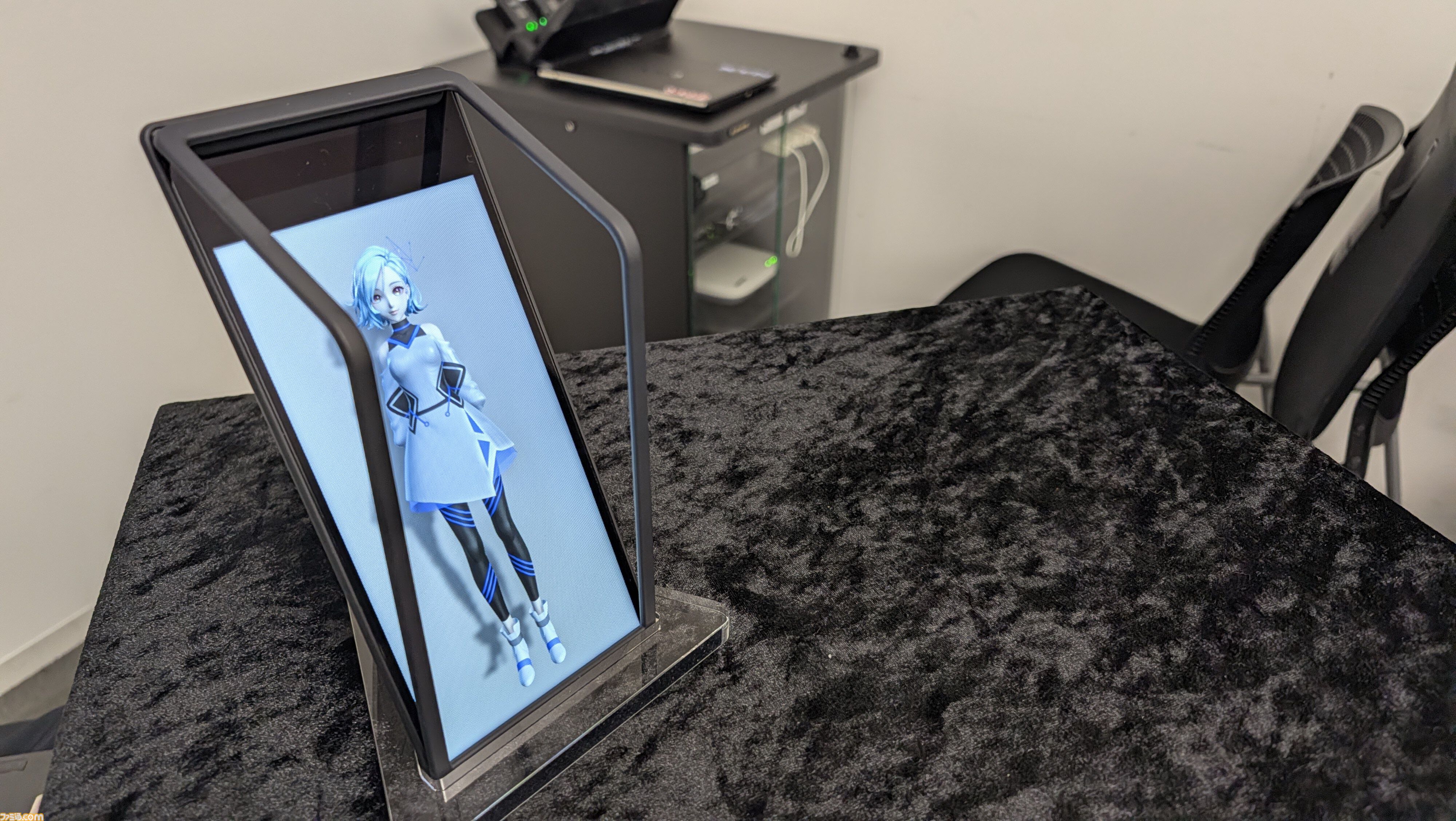 ソニーの空間再現ディスプレイ“ELF-MN1”を体験。初音ミクやピングー、GrokのAniを召喚!? 裸眼で気軽楽しめる