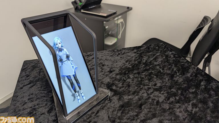ソニーの空間再現ディスプレイ“ELF-MN1”を体験。初音ミクやピングー、GrokのAniを召喚!? 裸眼で気軽楽しめる