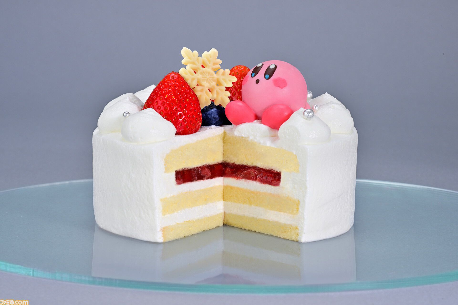 「カービィカフェ PETIT」初のホールケーキが11月11日に発売。チョコのカービィが“ちょこん”と乗った4号サイズのいちごケーキ