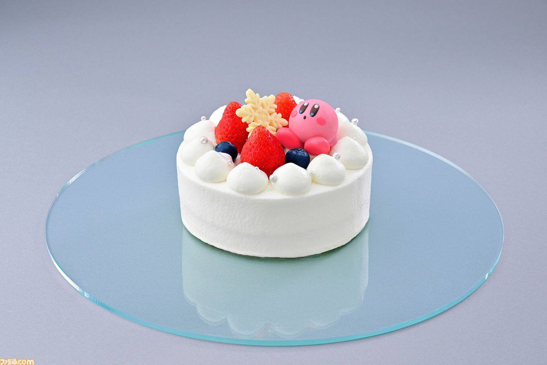 「カービィカフェ PETIT」初のホールケーキが11月11日に発売。チョコのカービィが“ちょこん”と乗った4号サイズのいちごケーキ