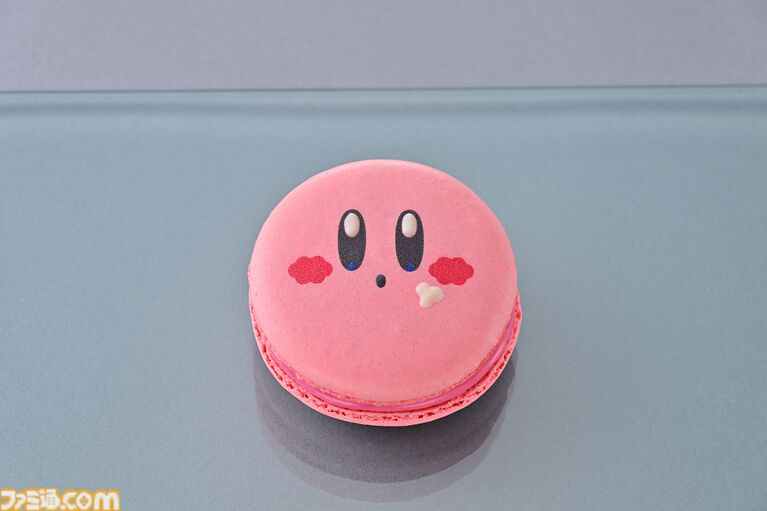 「カービィカフェ PETIT」初のホールケーキが11月11日に発売。チョコのカービィが“ちょこん”と乗った4号サイズのいちごケーキ