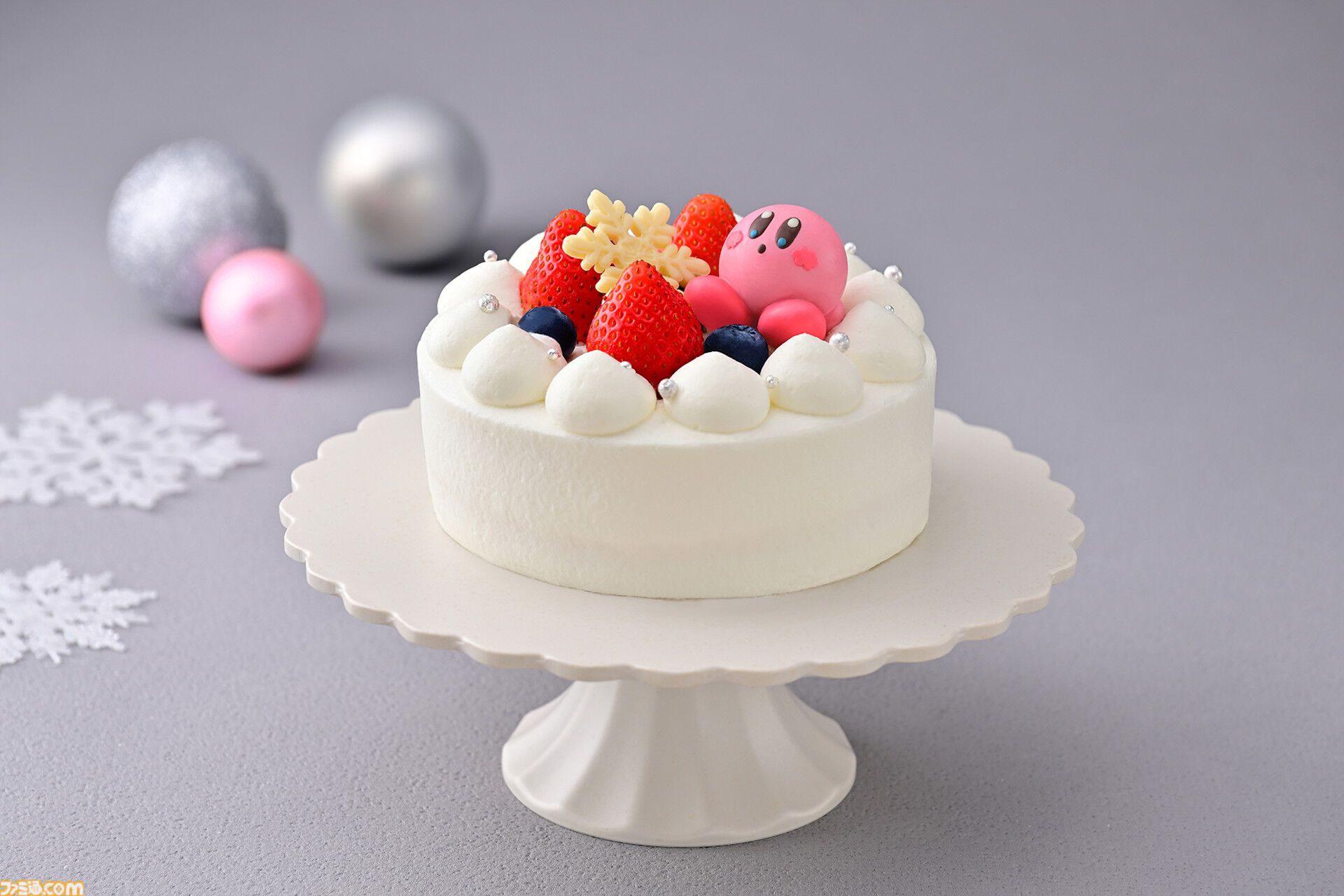 「カービィカフェ PETIT」初のホールケーキが11月11日に発売。チョコのカービィが“ちょこん”と乗った4号サイズのいちごケーキ