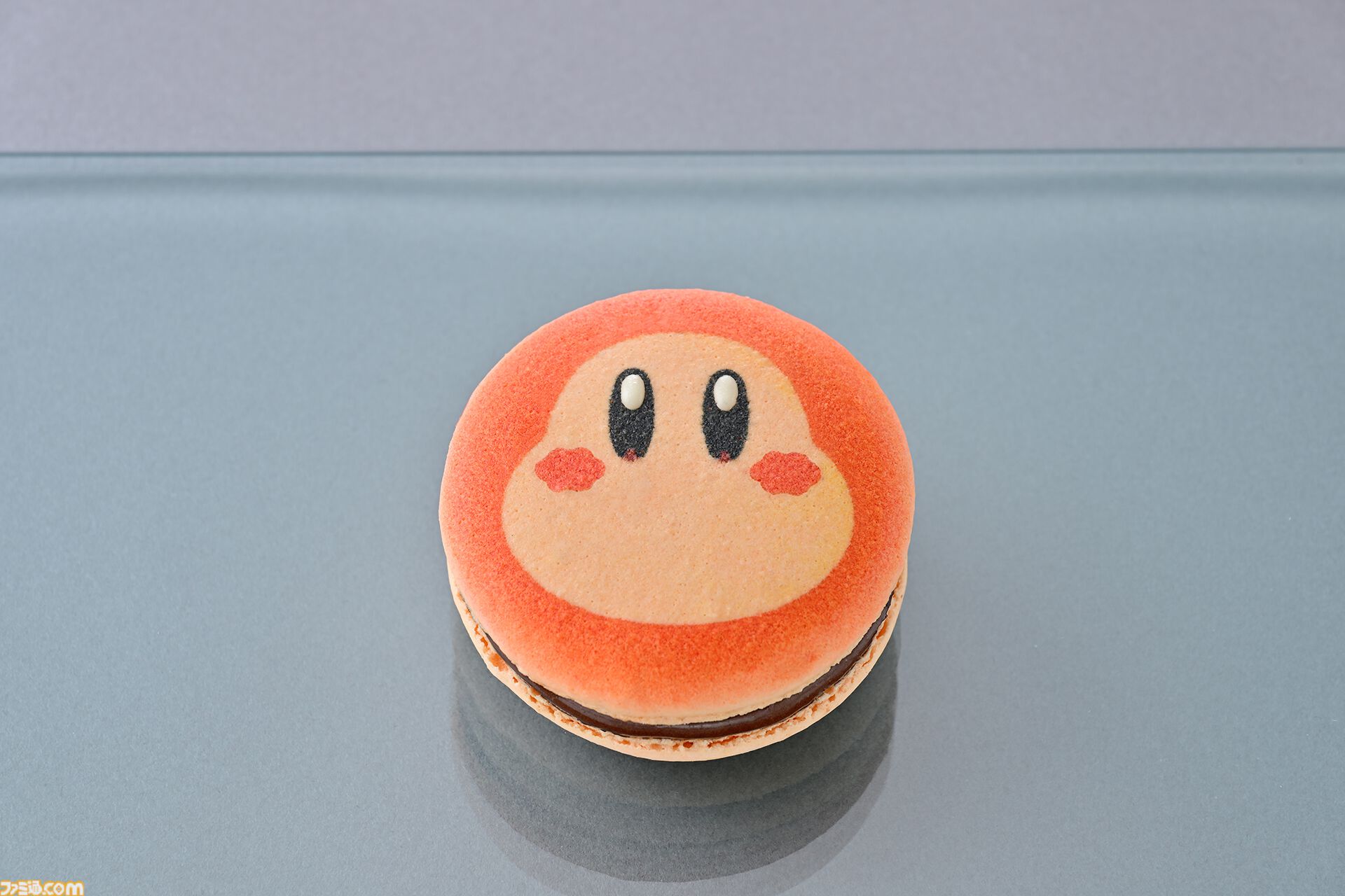 「カービィカフェ PETIT」初のホールケーキが11月11日に発売。チョコのカービィが“ちょこん”と乗った4号サイズのいちごケーキ