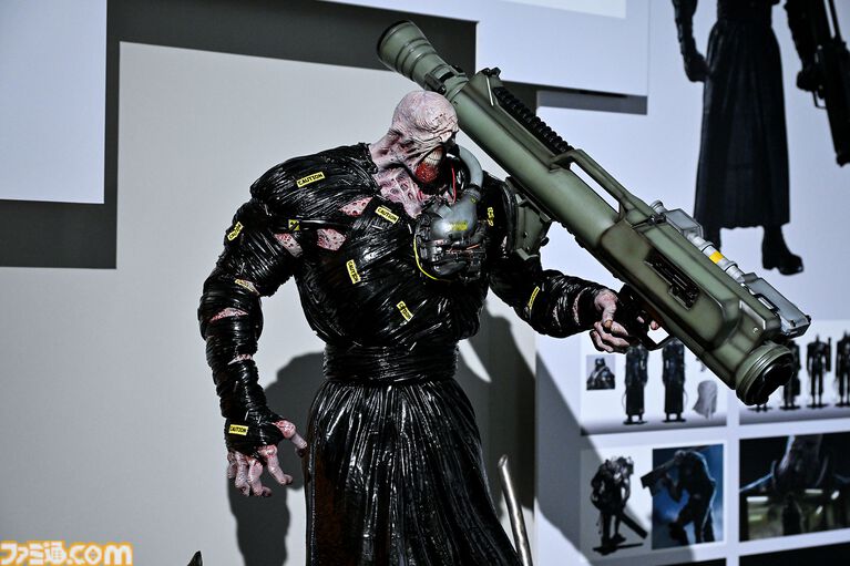 『バイオハザード』30周年展は本日(10/30)から開催。川田Pにシリーズの今後の展望も訊いた。ドミトレスク夫人座像や狩野英孝イチオシのレーザートラップなど見どころ満載。お土産は“振り向きゾンビ”で決まり!?