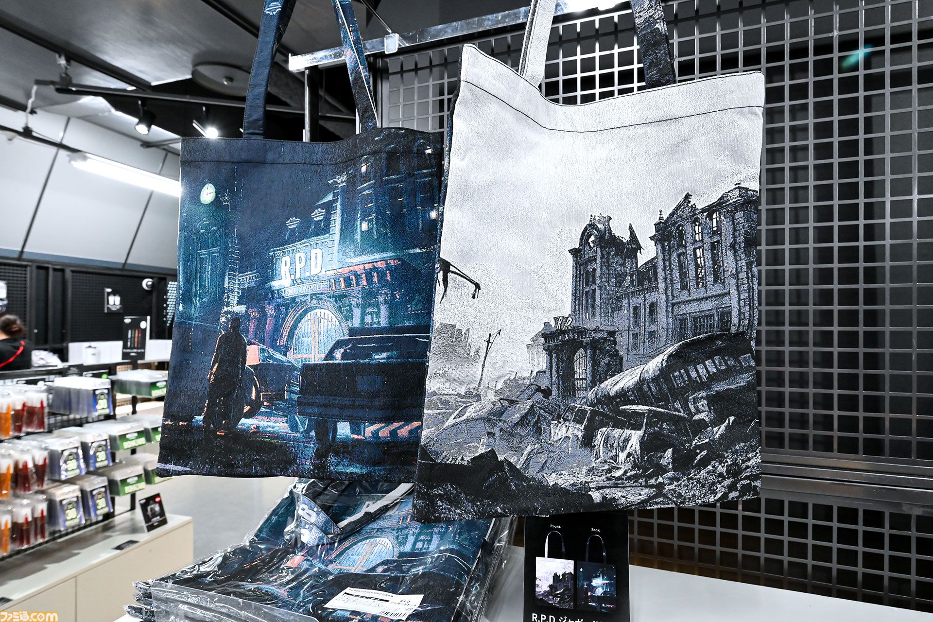 『バイオハザード』30周年展は本日（10/30）から開催。川田Pにシリーズの今後の展望も訊いた。ドミトレスク夫人座像や狩野英孝イチオシのレーザートラップなど見どころ満載。お土産は“振り向きゾンビ”で決まり!?