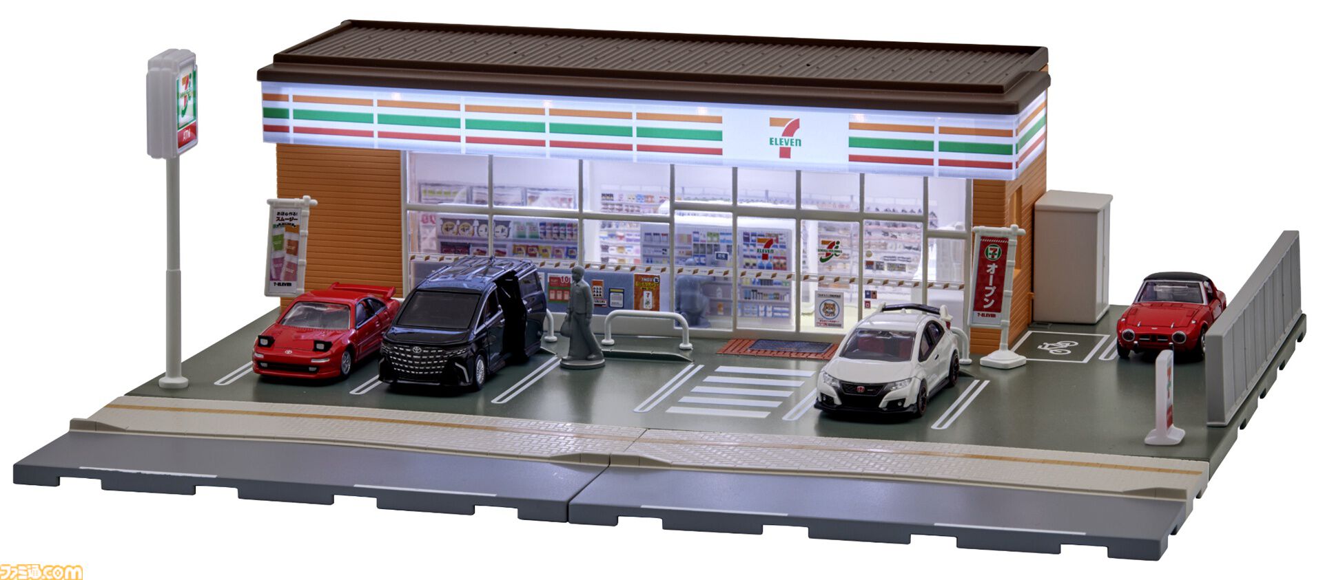 セブンイレブンのジオラマが『トミカ』より12月16日発売。2種類のLEDライトで夜のコンビニも演出できるなどリアルに再現。“tomica VIEW”シリーズ第1弾