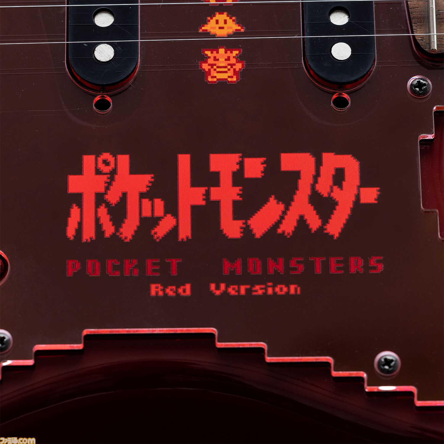 『ポケモン赤・緑』Fenderコラボギター発表、ボディには当時のゲーム画面をドット絵グラフィックで大胆にデザイン。ノブ操作で8-bitサウンドが加わるギミックも搭載