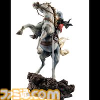 『ガンダム』シャアの乗馬フィギュアが美しい。11月下旬に発売。デラックスの名に相応しい、全高約380mmの迫力満点な逸品