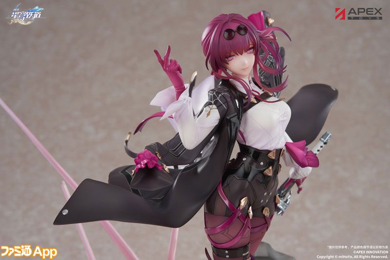 崩壊スターレイル』カフカが1/7スケールフィギュア化、UVライト